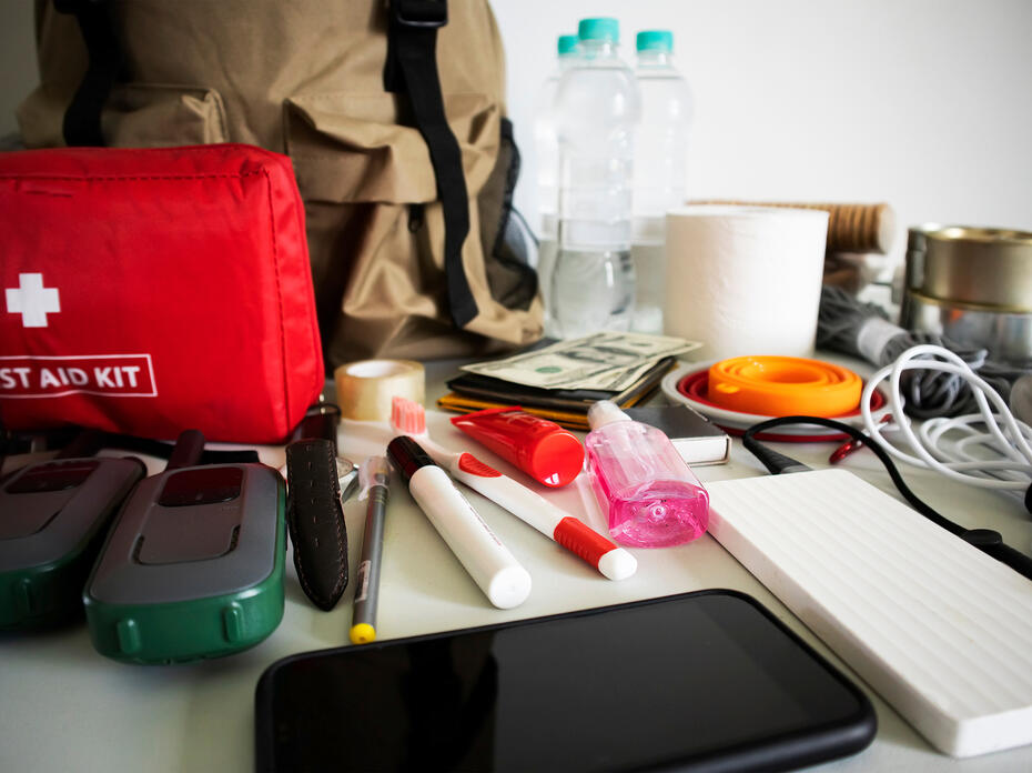 Various items needed in an emergency kit. 